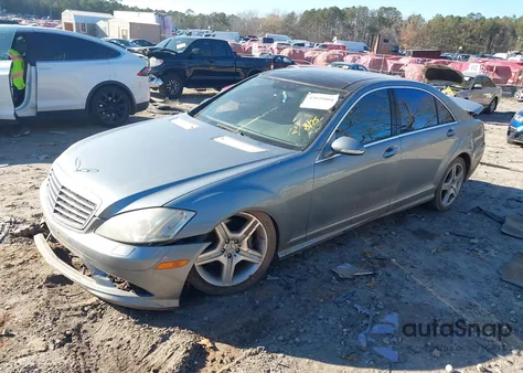 2008 Mercedes-Benz S 550 4Matic z USA, uszkodzony, nr VIN WDDNG86X08A182511